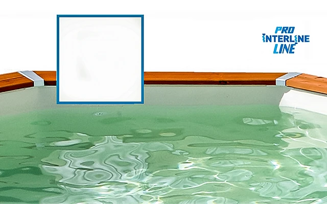 Abbildung: Optische Wirkung der Folie im befüllten Pool