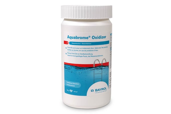 BAYROL Aquabrome Oxidizer ist ein wirksames Granulat zur Stoßbehandlung von bromgepflegten Pools.